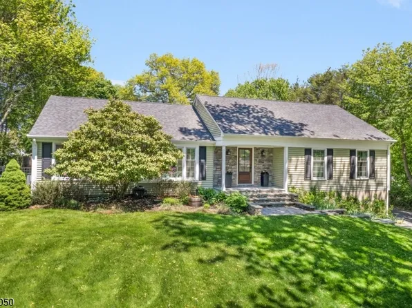 3 Aspen Dr, Chester Boro, NJ 07930
