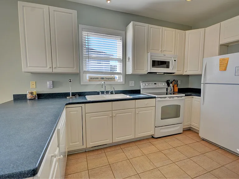 3812 Island Dr — Photo 10