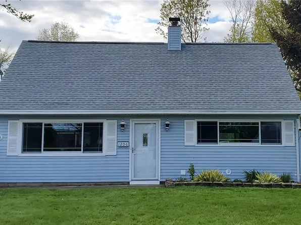 1206 Stony Point Rd, Grand Island, NY 14072