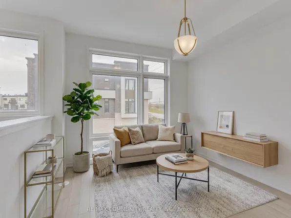 799 Heathrow Path, Oshawa, ON L1K 0P5