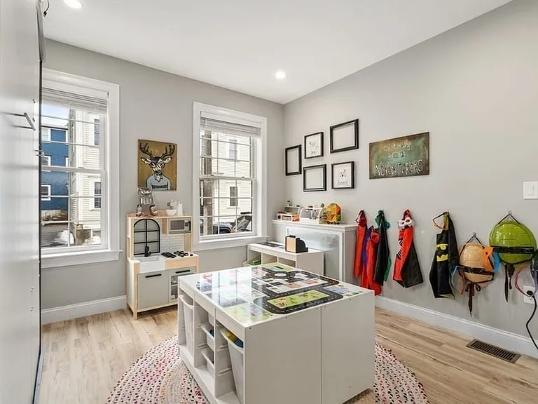 142 W 8th St #1 — Photo 15