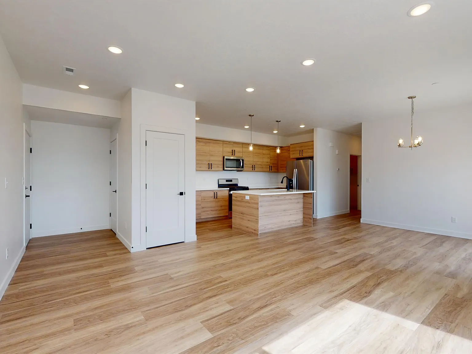 1266 S Sawmill Blvd — Photo 2