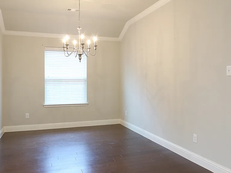 1108 Kingston Ct — Photo 8