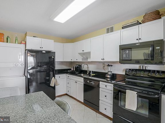 4th image of 309 Yoakum Pkwy APT 1607