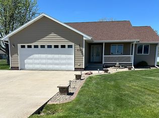 806 Bohnart St, Shelton, NE 68876