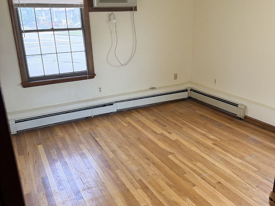 1st image of 95 4th St APT 2