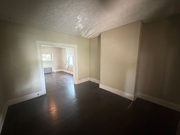 4th image of 75 Craighead St