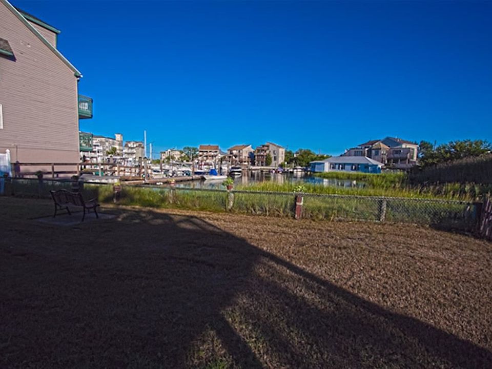 2nd image of 1516 Yacht Ave