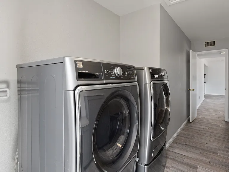 1110 E Redfield Rd — Photo 14