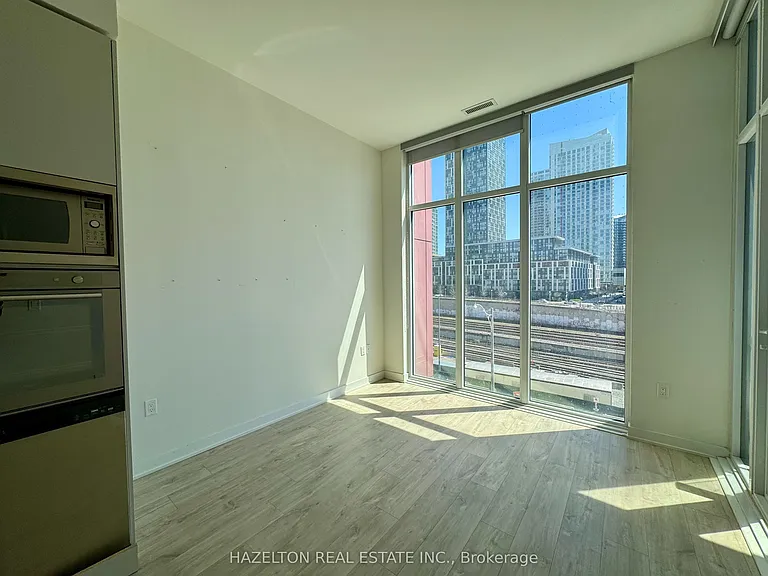576 Front St W #201-E — Photo 10
