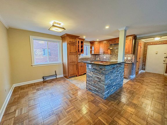 5th image of 2133 19th St N APT 5