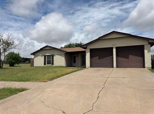 6913 SW Fenwick Ave, Lawton, OK 73505