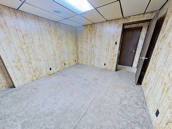 5th image of 17 E Main St APT 2