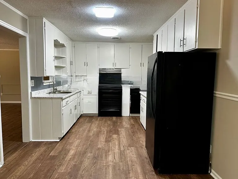 1017 Rosedale Dr — Photo 7