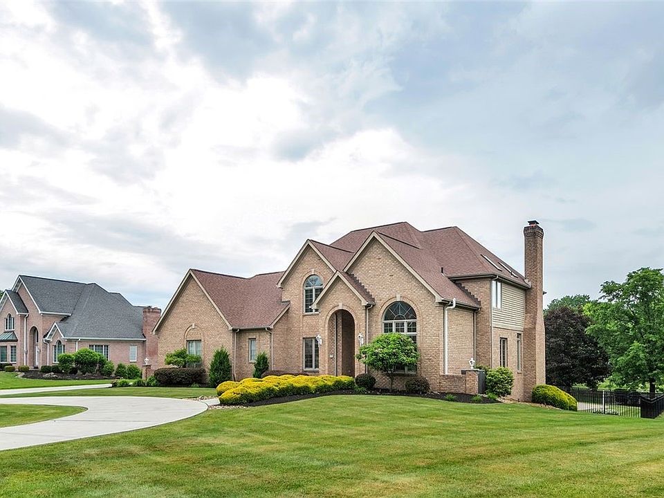 1st image of 202 Lakevue Dr