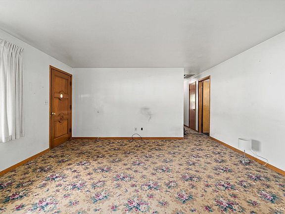4th image of 103 Hickory St