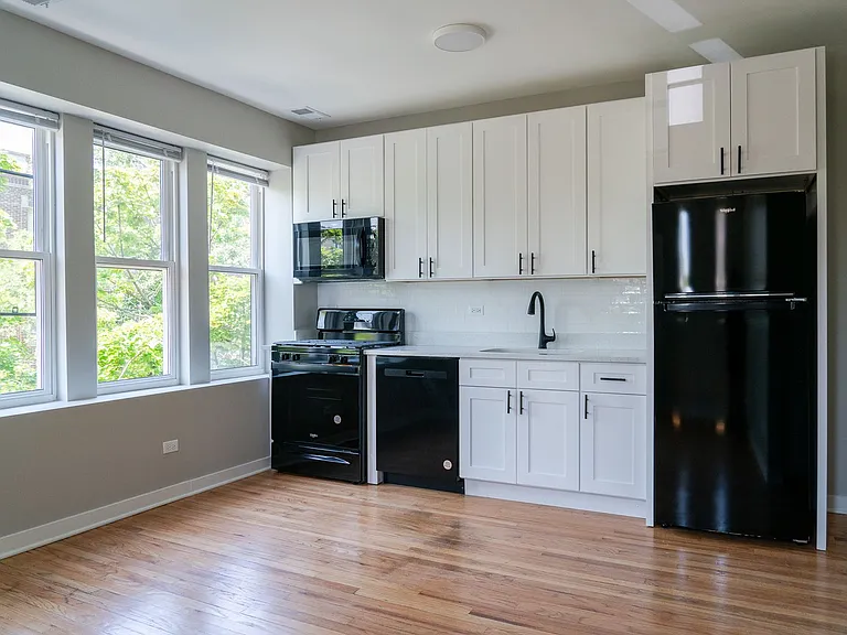 3051 W Leland Ave — Photo 3