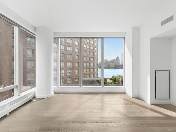 252 South Street image 2 of 61