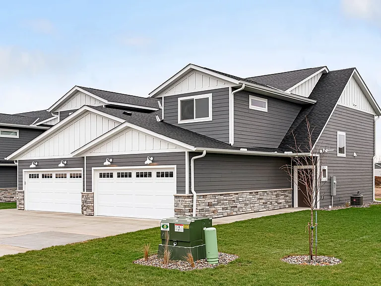 Arbor Trails Townhomes — Photo 1