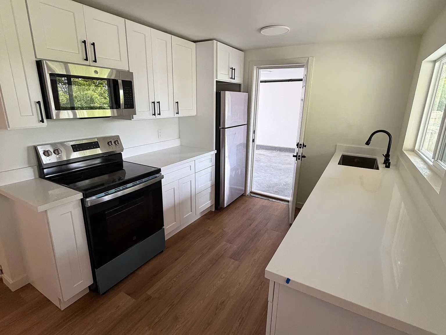 2 bed, 1200 sqft, $2,995 — Photo 3