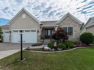 16 Crow Lake Pl, Bettendorf, IA 52722