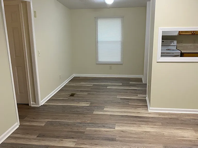 614 Woodale St — Photo 2