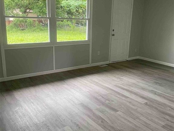 5th image of 122 Atwood Pl