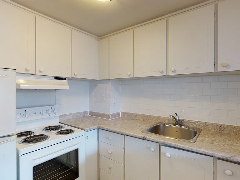 335 Maclaren St — Photo 23