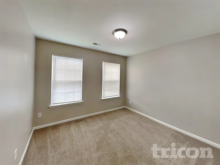 106 Newport Dr — Photo 14