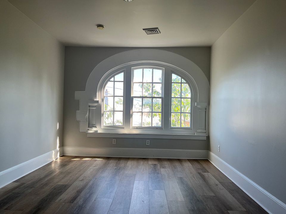 1st image of 301 E King St #315-5