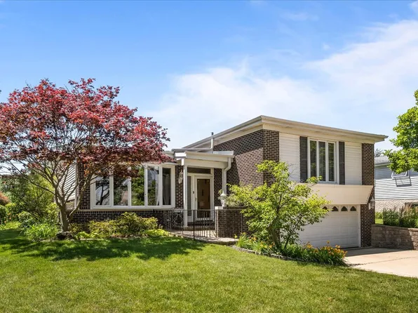 7615 Arcadia St, Morton Grove, IL 60053