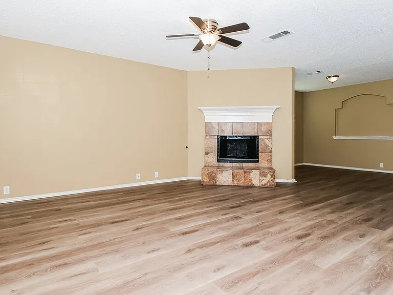 3304 Creekwood Dr — Photo 6
