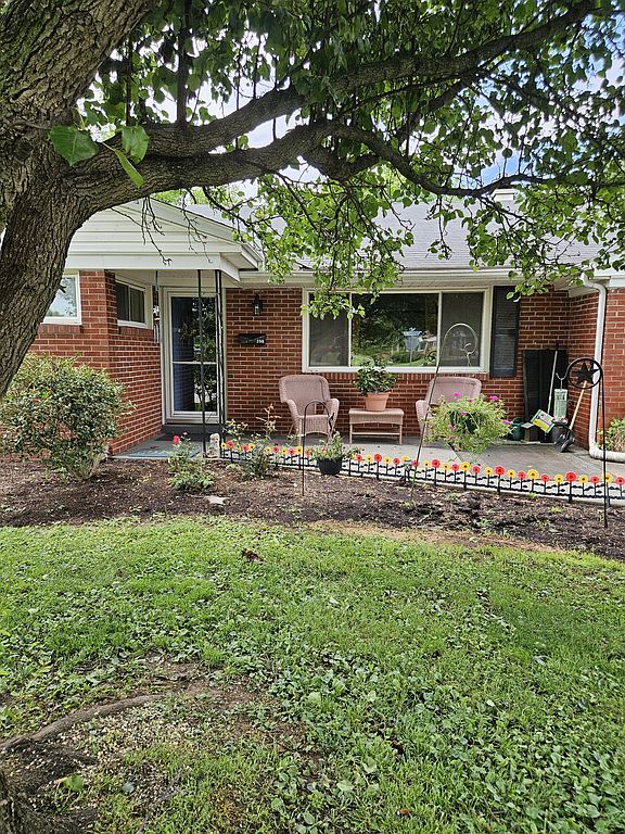 598 Edgewood Dr - Property Image