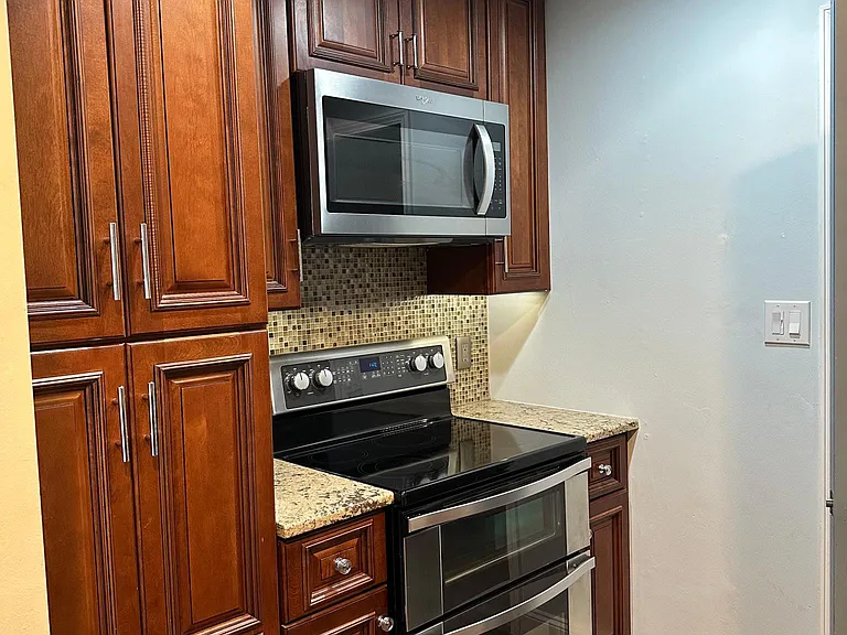 2735 Hawthorne Rd — Photo 4