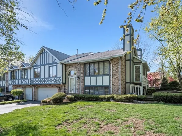 9374 Drummond Dr, Tinley Park, IL 60487