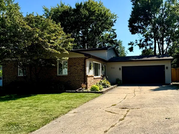 711 Ashton Ln N, Champaign, IL 61820