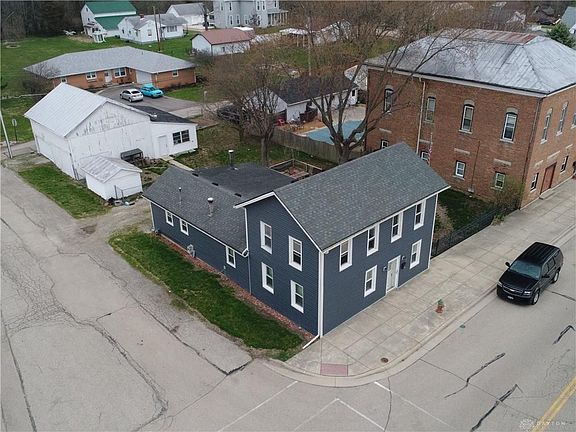 4th image of 41 E Walnut St