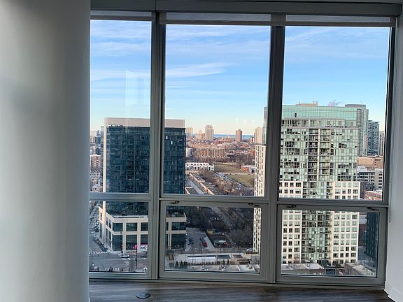 2nd image of 400 W Huron St #2100