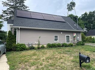 16 Oak Ave, Flanders, NY 11901
