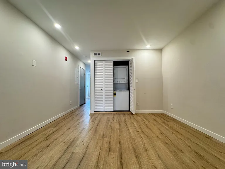 255 S 44th St #4 — Photo 3