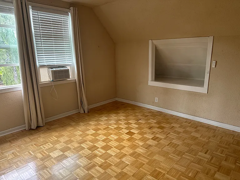 1401 & 1/2 N Fife St #1401 — Photo 9