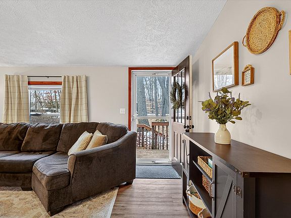 5th image of 6733 Carolyn Dr NE