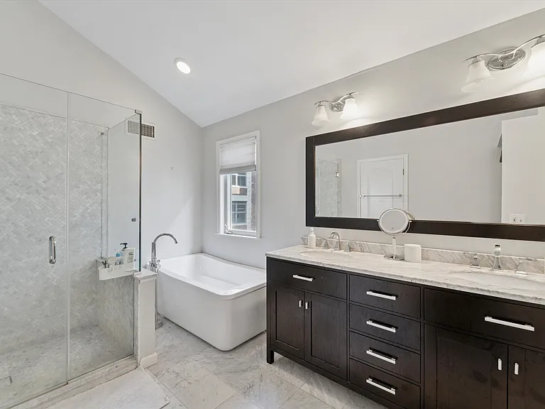 212-24 S 24th St #2416B — Photo 8