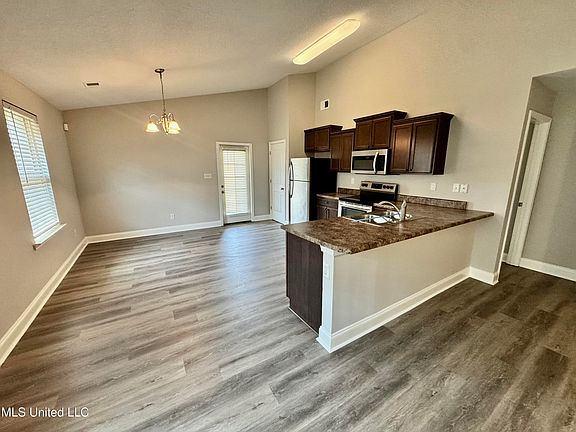 3rd image of 7943 Allen Glen Ln