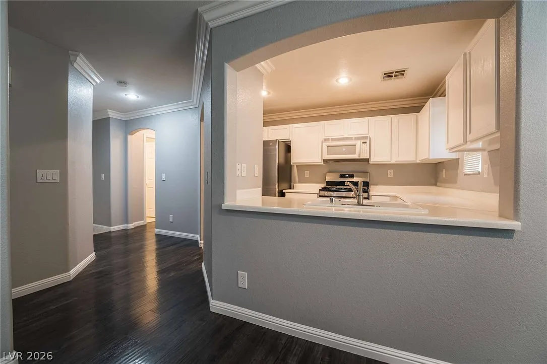 3 bed, 2.5 bath, 1333 sqft, $1,800 — Photo 3
