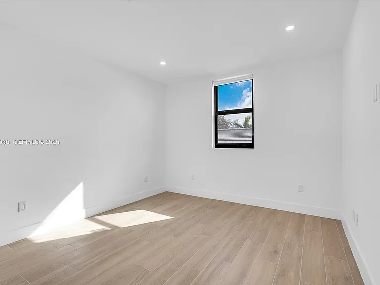 1037 NW 2nd St #3A — Photo 7