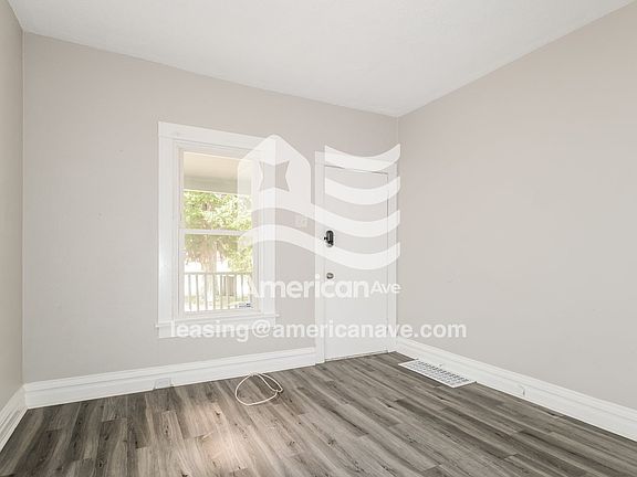 591581_003_living_room_14028100.jpg
