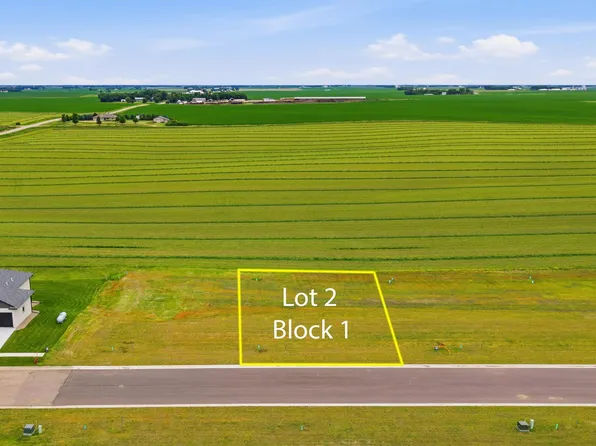 1407 Castle St, Larchwood, IA 51241