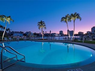 400 Park Shore DR #303, NAPLES, FL 34103