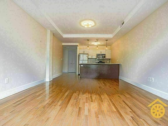 5th image of 176 Scholes St #3HH1